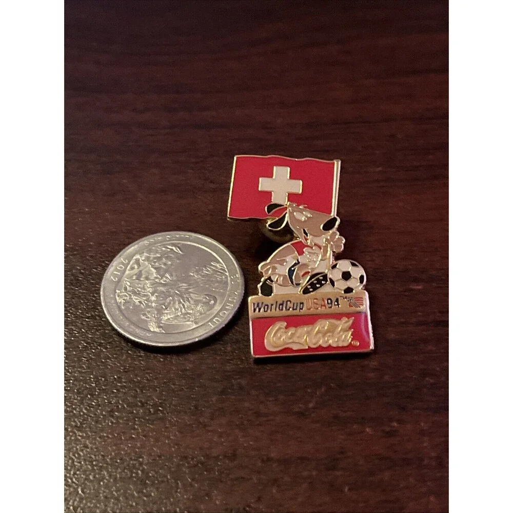 1994 USA World Cup Coca-Cola Stryker Dog Mascot Switzerland‎ Flag Lapel Hat Pin